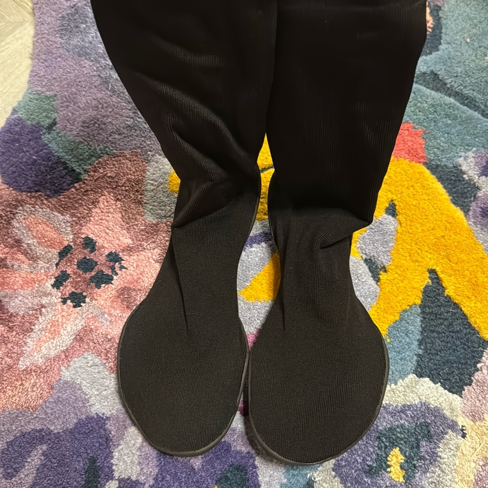 Size 1 Yeezy pods sock shoe